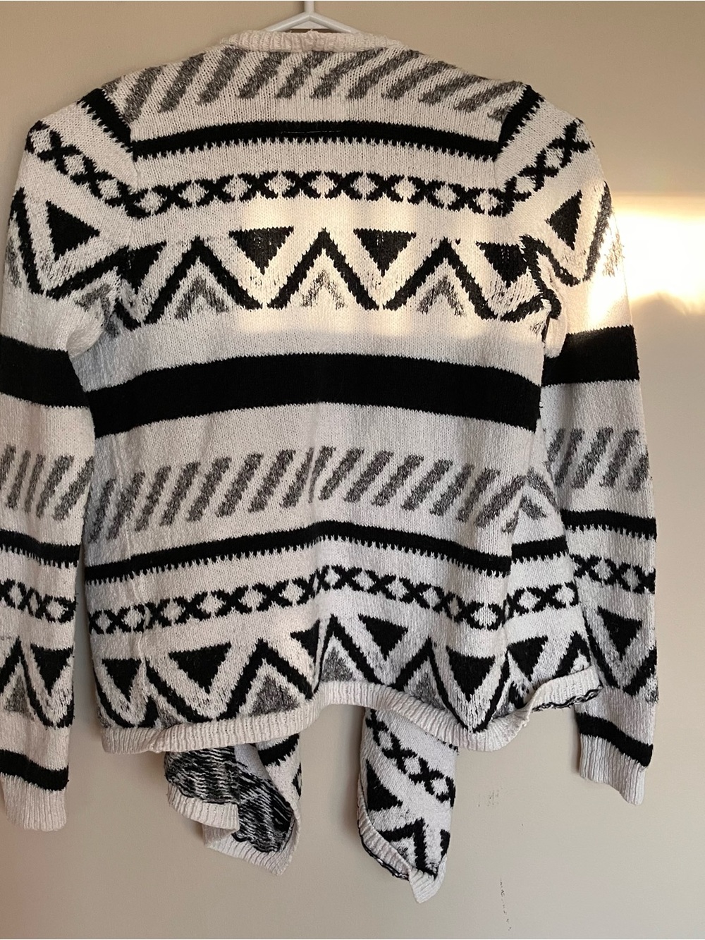 Abercrombie & Fitch Black and White Aztec Open-Front Cardigan - Picture 5 of 6